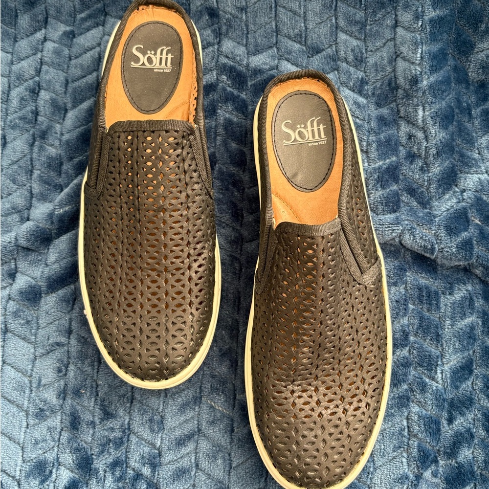 Sofft Somer Black Leather Slip On Mules. Size 8.5